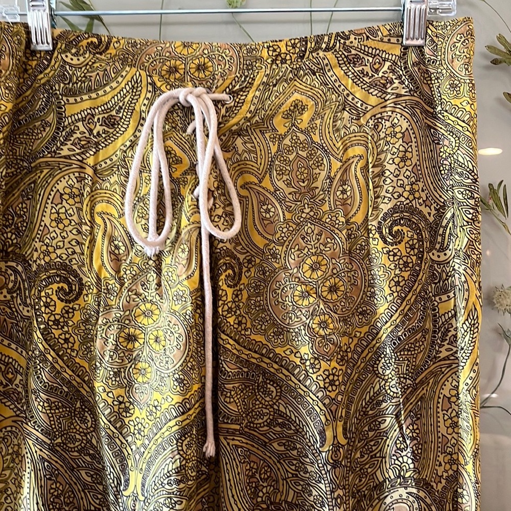 Yellow flare funky FUN pants! 💛🍌 Lenni the Label Hendrix Bells